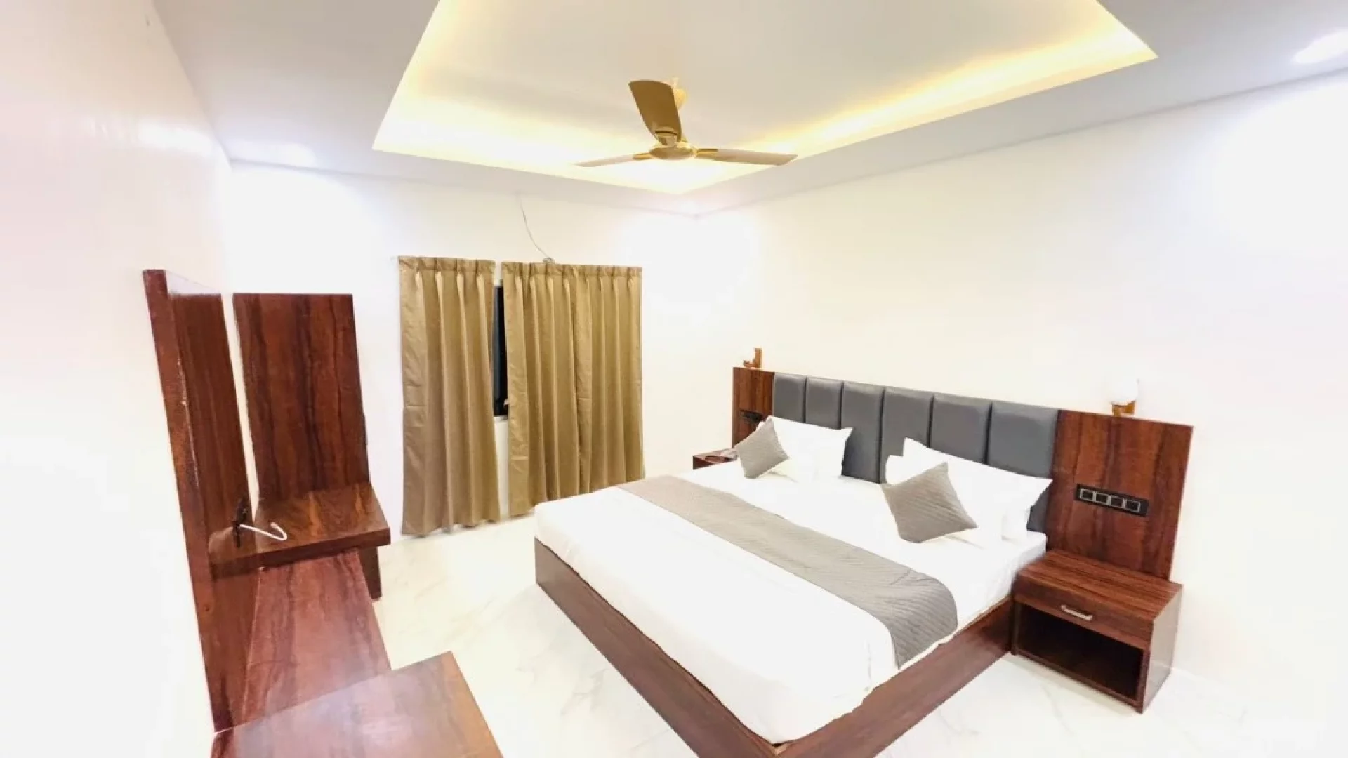 Hotel Omkar Palace