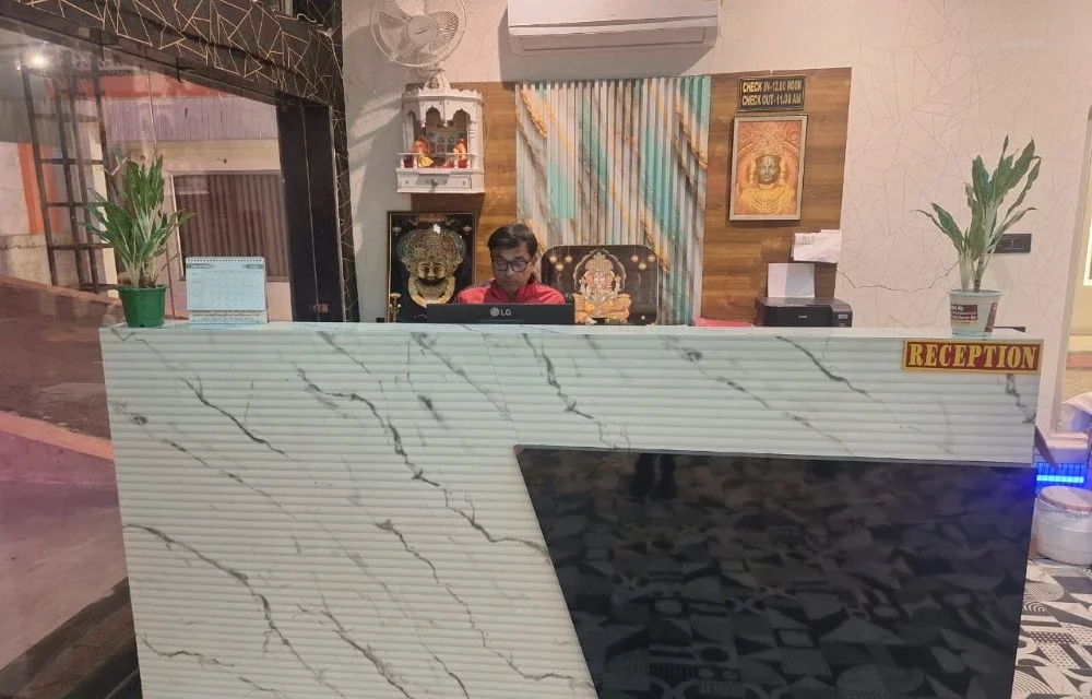 Seasonal Travel Guide for Ayodhya Temple Visit and Stay Planning at Hotel Omkar Palace