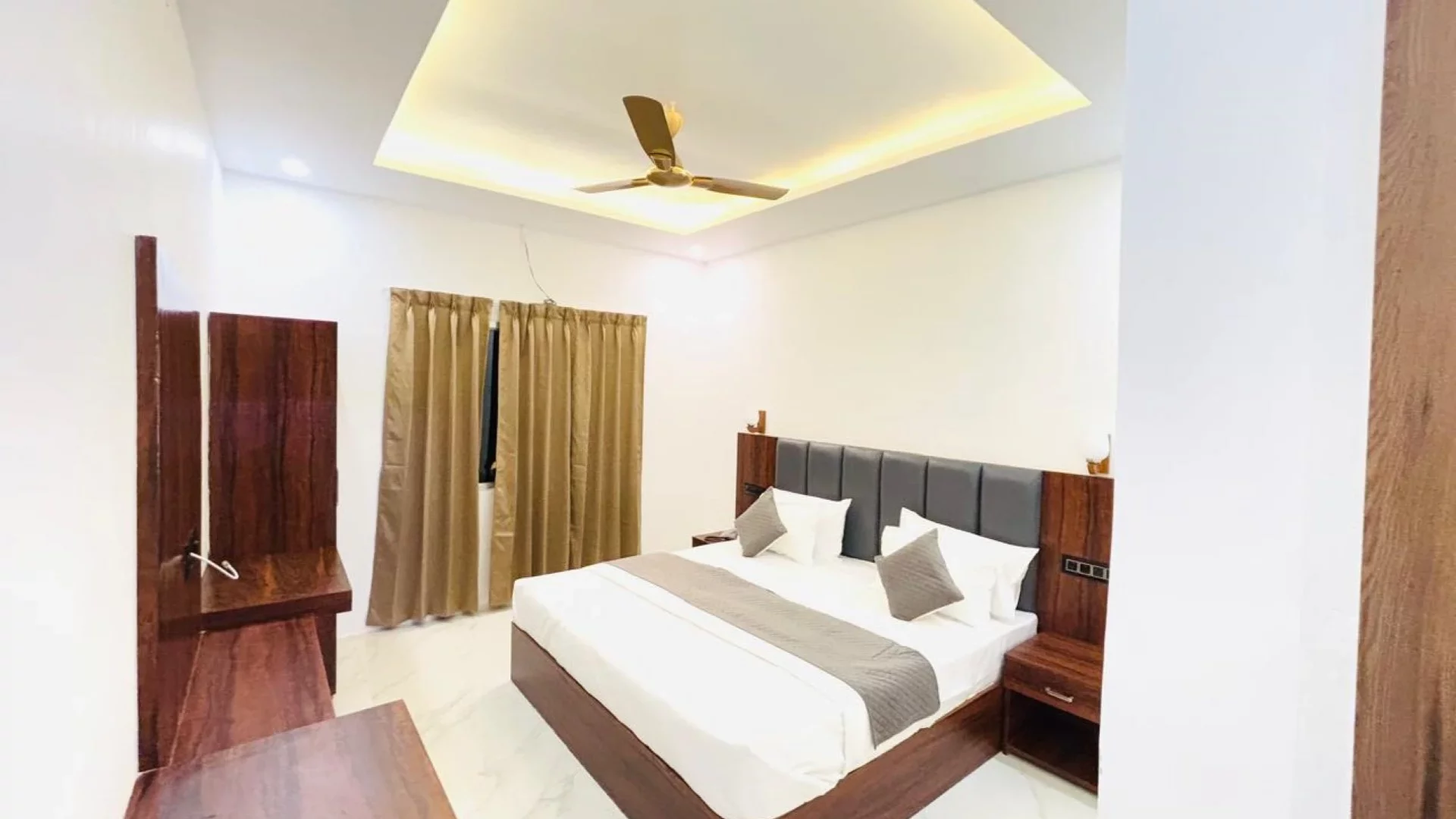 Hotel Omkar Palace
