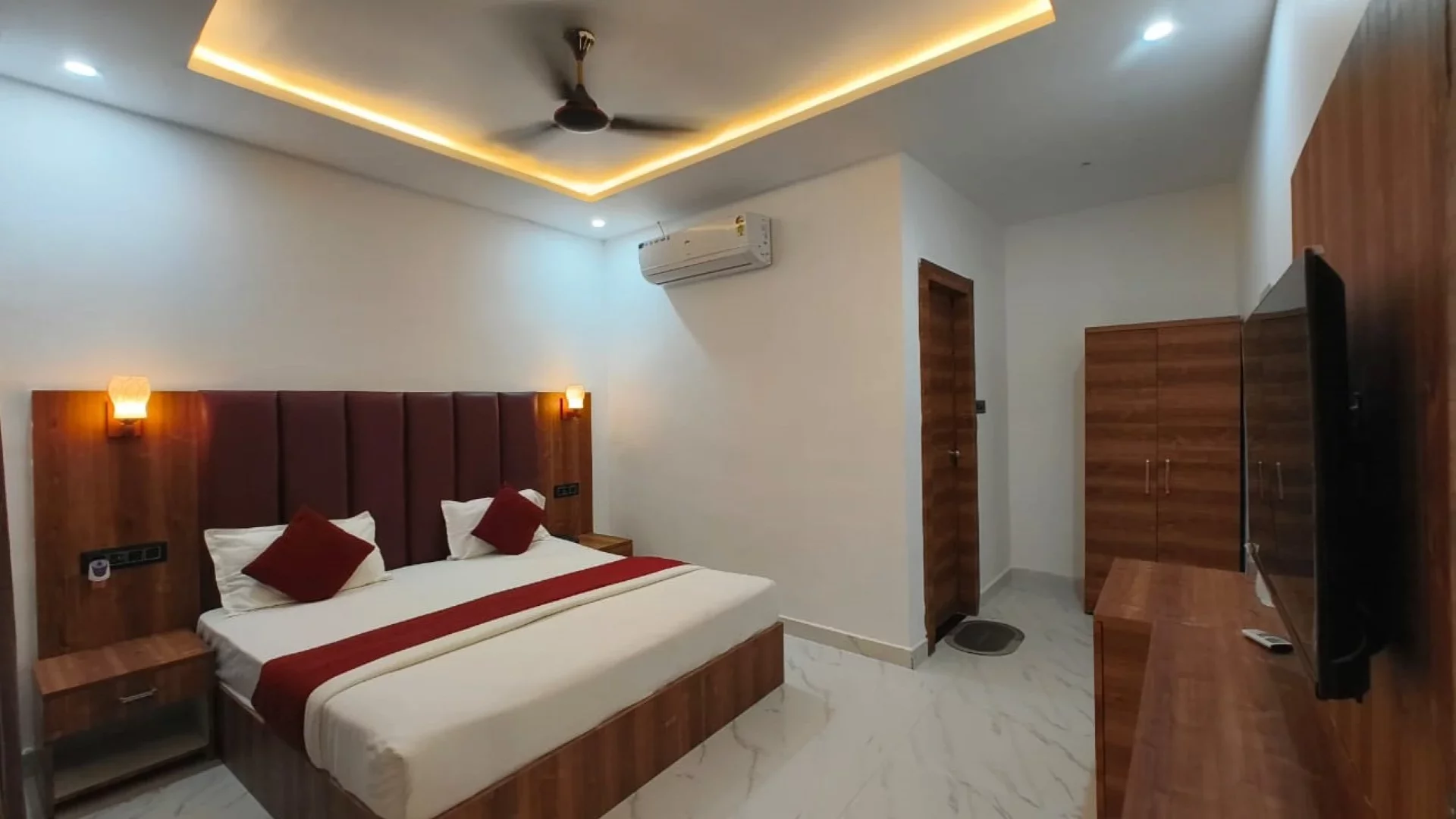 Hotel Omkar Palace
