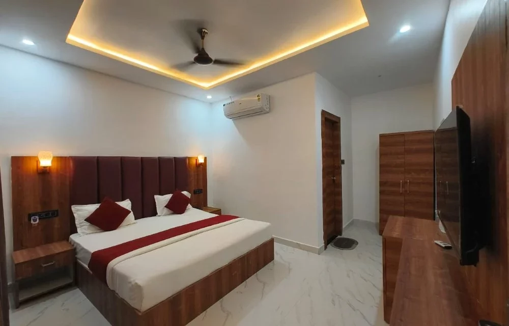 Hotel Omkar Palace Super Deluxe king Room in Ayodhya Image